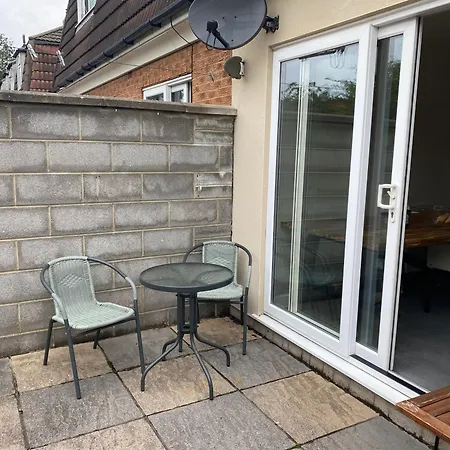 Rose Nyaraló Bristol